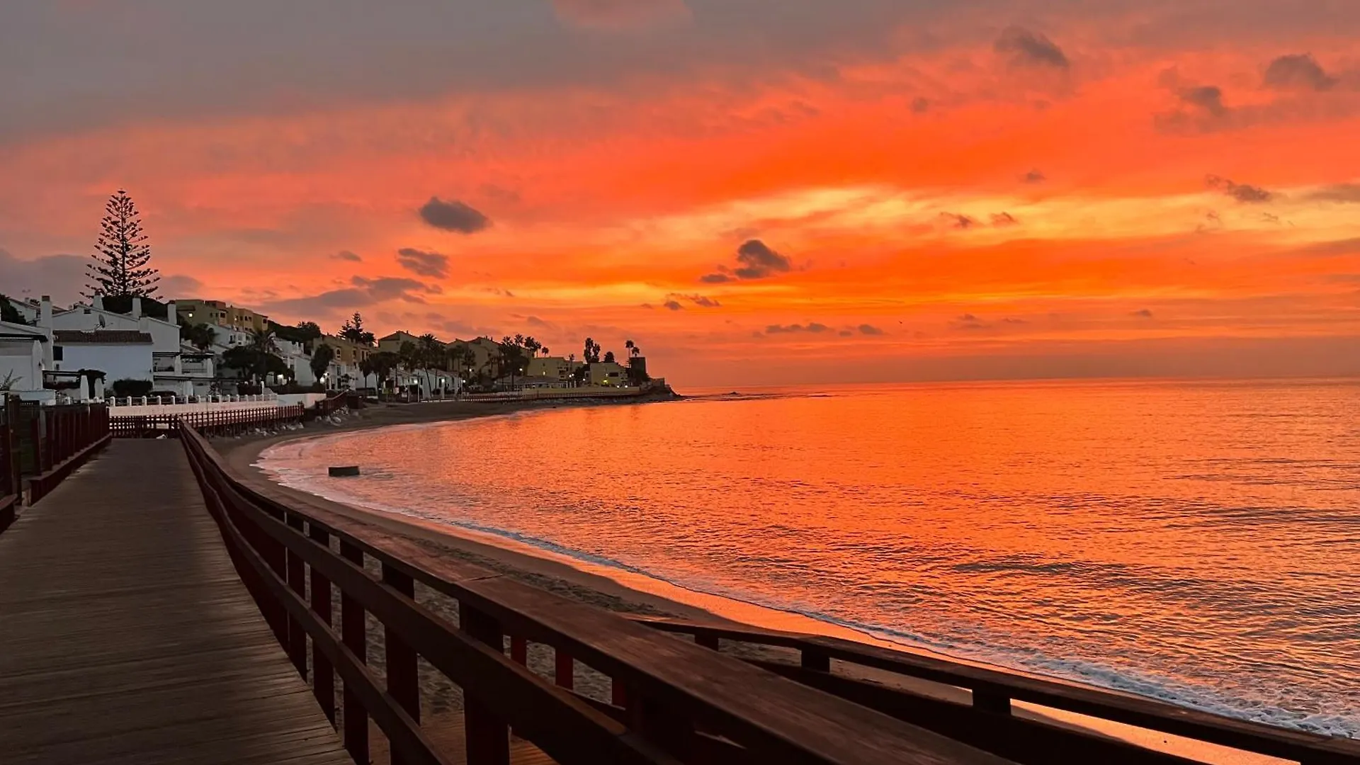 Marbella Beachfront- Apartamento Junto A La Playa Y Con Impresionantes Vistas Al Mar 0*,  Hiszpania